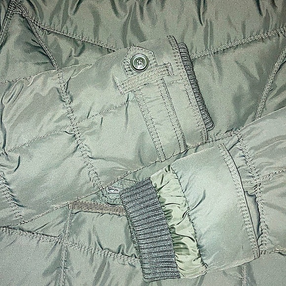 HOLLISTER Signature Down Winter Jacket; Waterfowl Feather fill; Faux fur lining - Picture 9 of 15